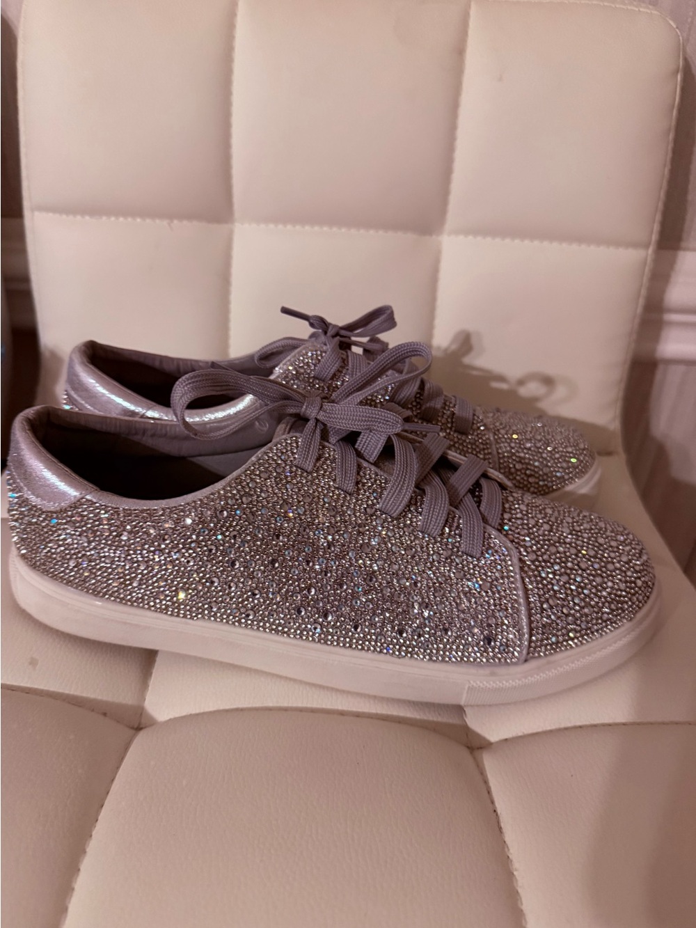 De Blossom Collection Silver Crystal-Embellished Women's Sneakers - Picture 3 of 9